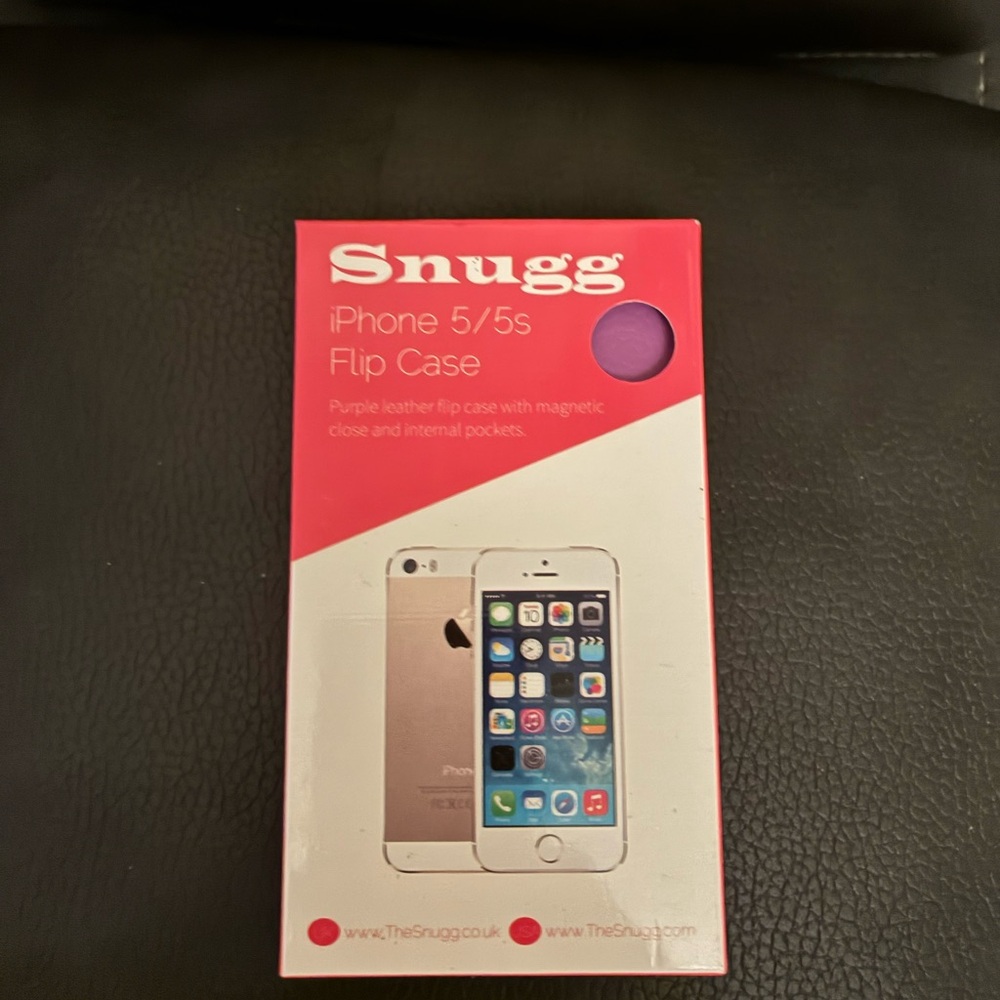 Snugg Purple iPhone 5/5s Flip Case